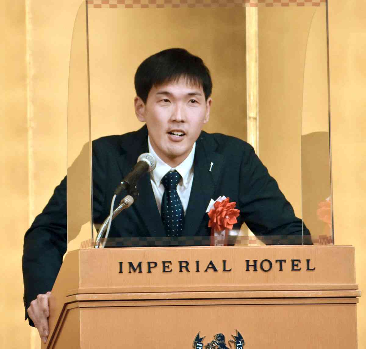 芥川賞贈呈式　砂川文次さん叫ぶ「海の向こうで戦争が始まろうとしてて！クソみたいな政治家が…」 : スポーツ報知