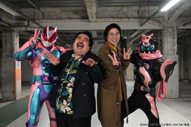 「仮面ライダーリバイス」空気階段が本人役で出演　初登場シーンで衝撃のアドリブ｜シネマトゥデイ