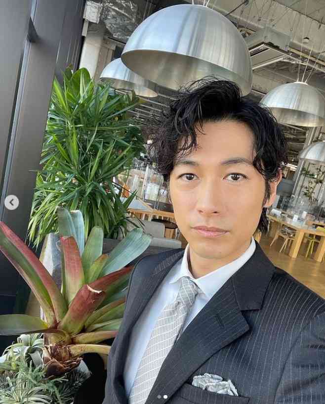 「直視できない…」ディーン・フジオカ“彼女目線”のスーツ姿に絶賛の声続々！