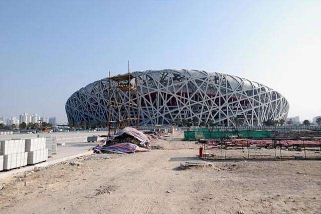 VIPだけ暖房、放置ゴミの山…北京五輪「閉会式」ヒドすぎる裏側