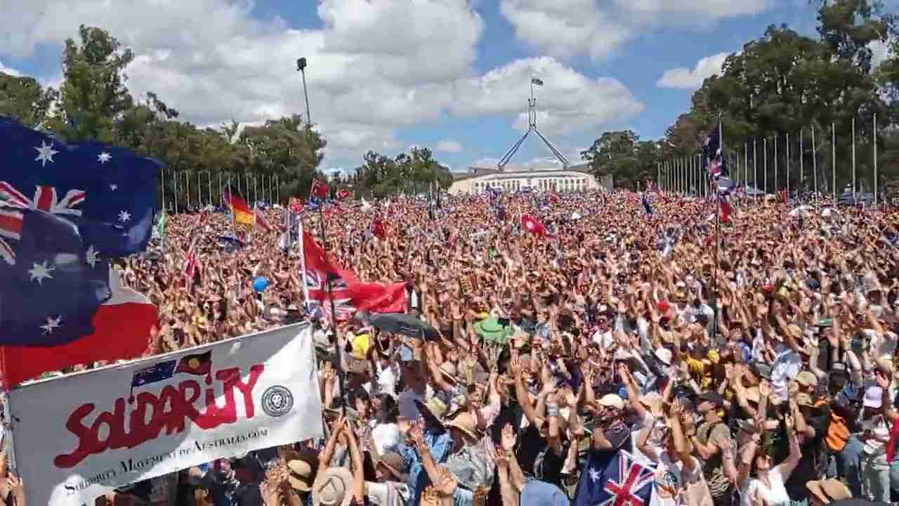 The Canberra Clap - YouTube