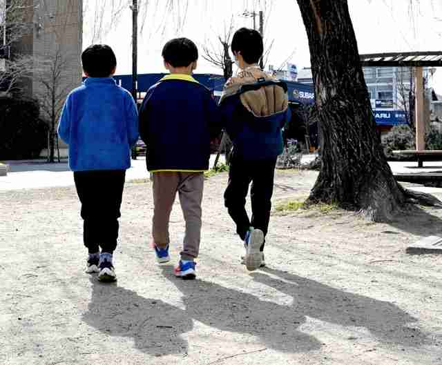 小学生「ねむれない」半数超　コロナ禍、子どもの心と体への影響は…　ネット使用長いとストレス増傾向｜総合｜神戸新聞NEXT