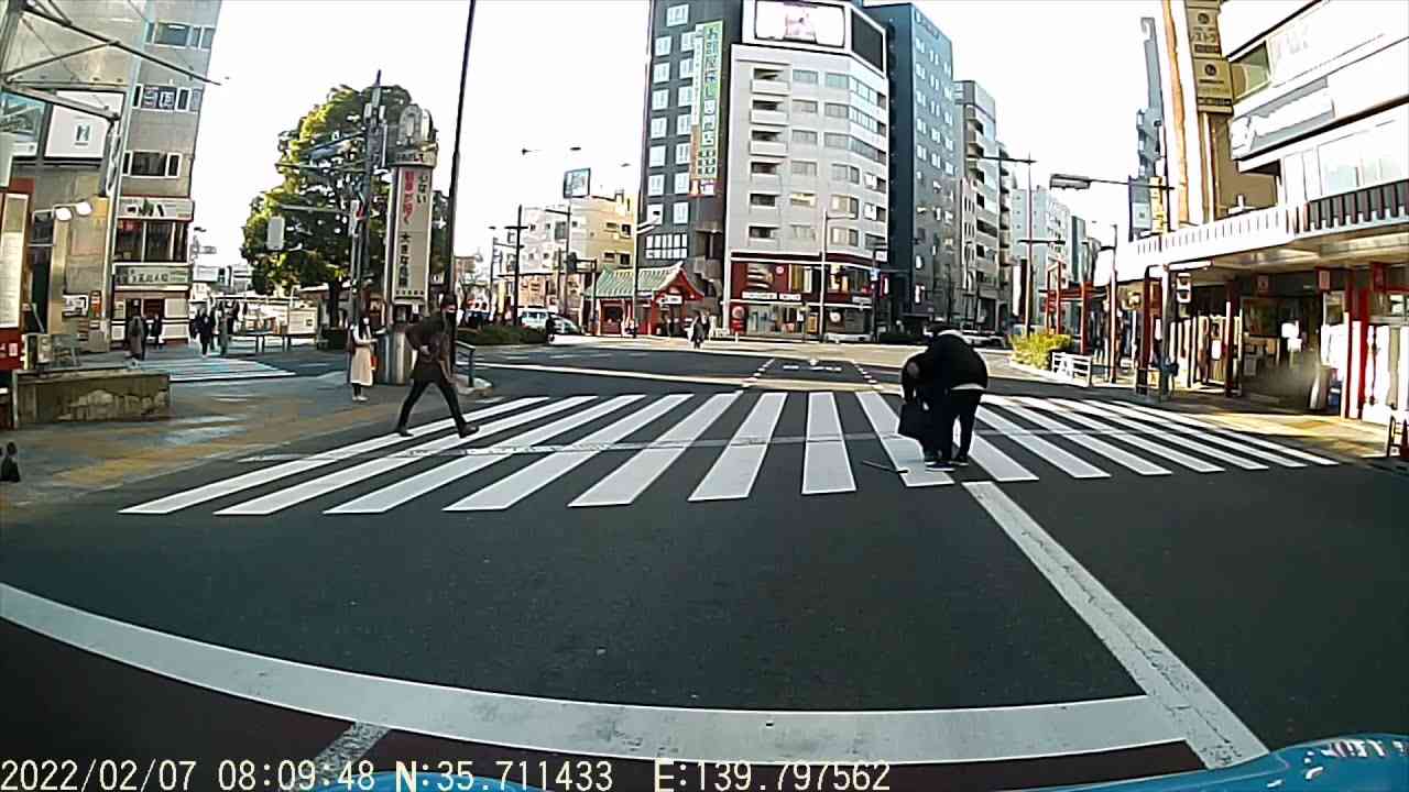 助け合い、心温まる、優しい人 - YouTube