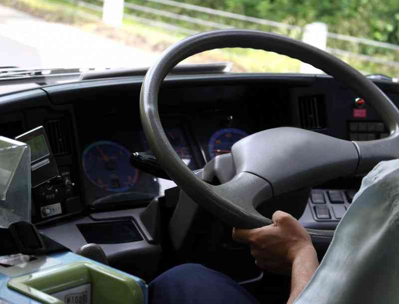 一日14時間拘束でも手取り17万円台・バス運転士の嘆き「休日出勤すると、逆に賃金が減る」 | キャリコネニュース
