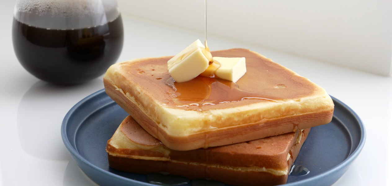 ホットサンドメーカーを使えば、誰でも簡単に「分厚いホットケーキ」が作れる！