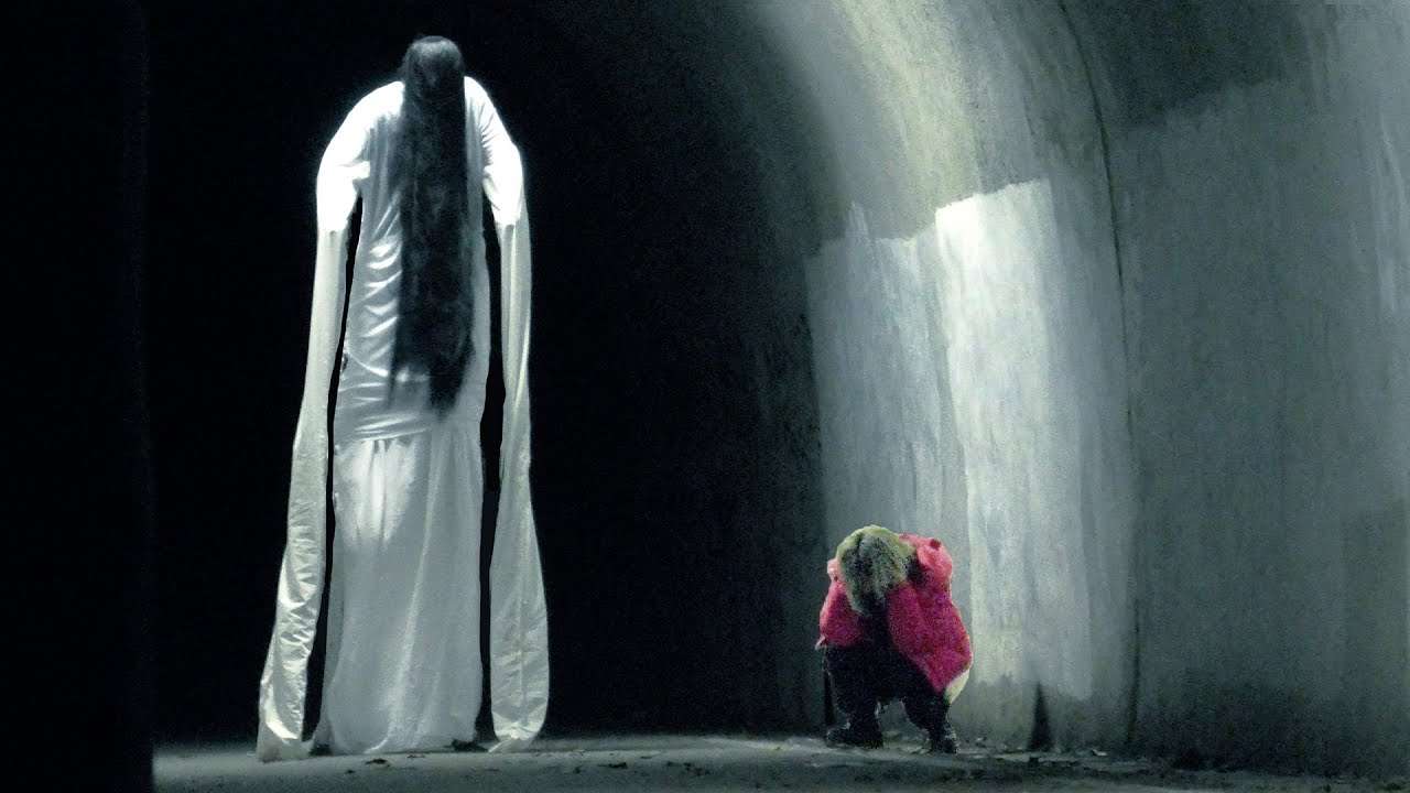 巨大貞子ドッキリ/Tallest Sadako Scary Prank in Japan - YouTube