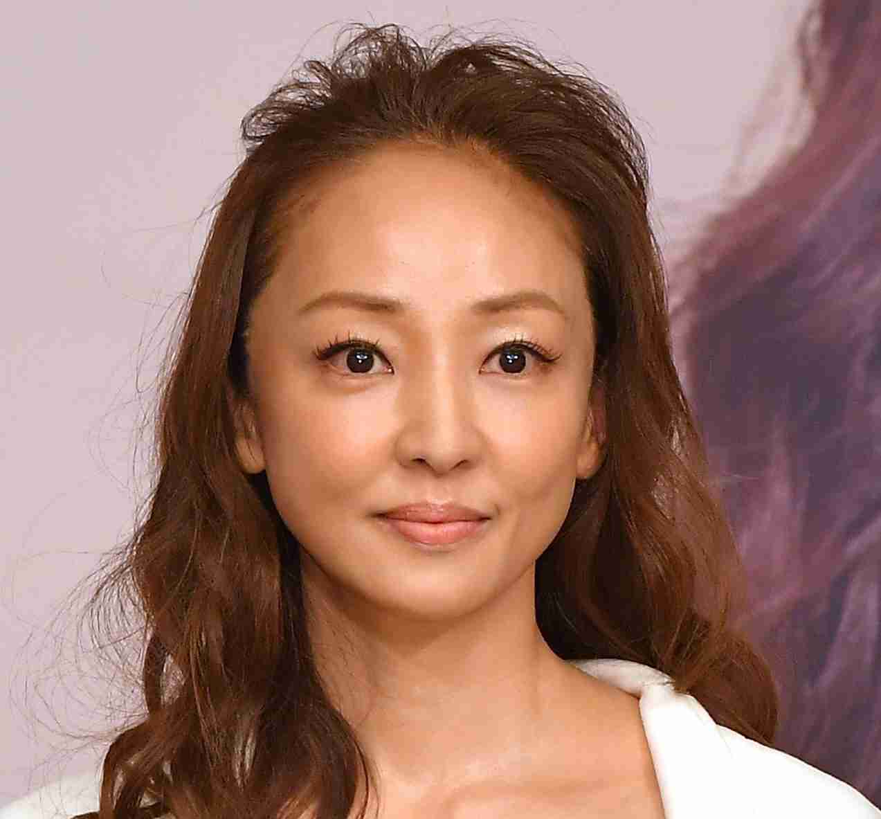神田うの　ナイトブラにデニム姿披露「うのちゃんのくびれがほしい」「本当美しい」の声