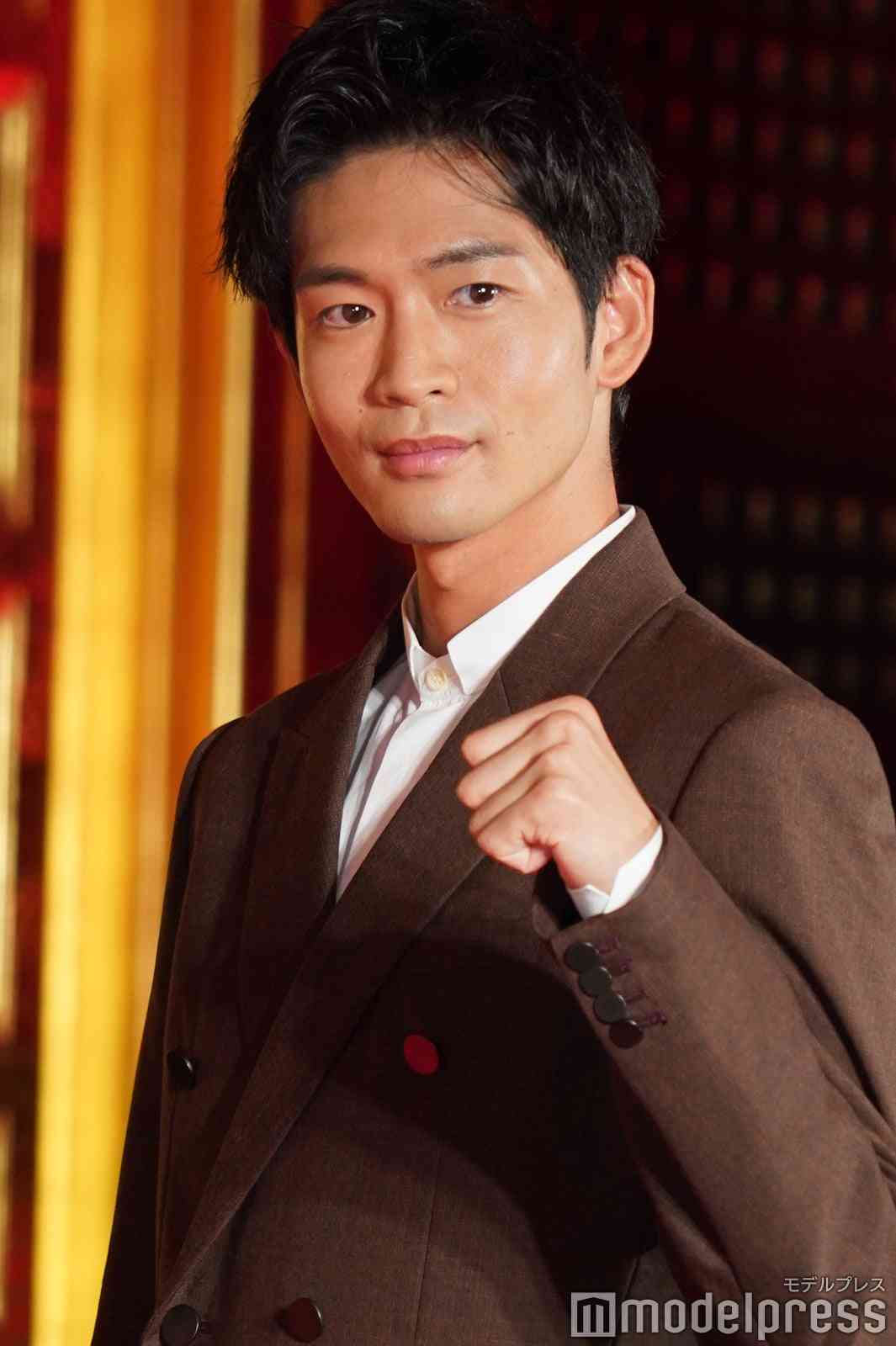 松下洸平、35歳バースデー報告にコメント続々 中条あやみも祝福「こーへいさーん」