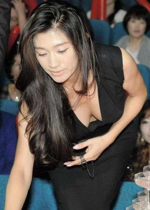 篠原涼子、指輪を外さない元夫・市村正親を「主人」と呼び続ける 2人の温度差
