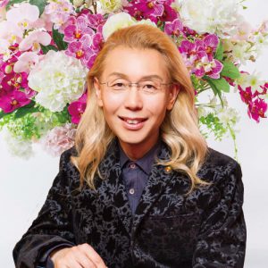 假屋崎省吾氏、ショック　自宅個展でトイレの壁紙破られる「あきらかにわざと」