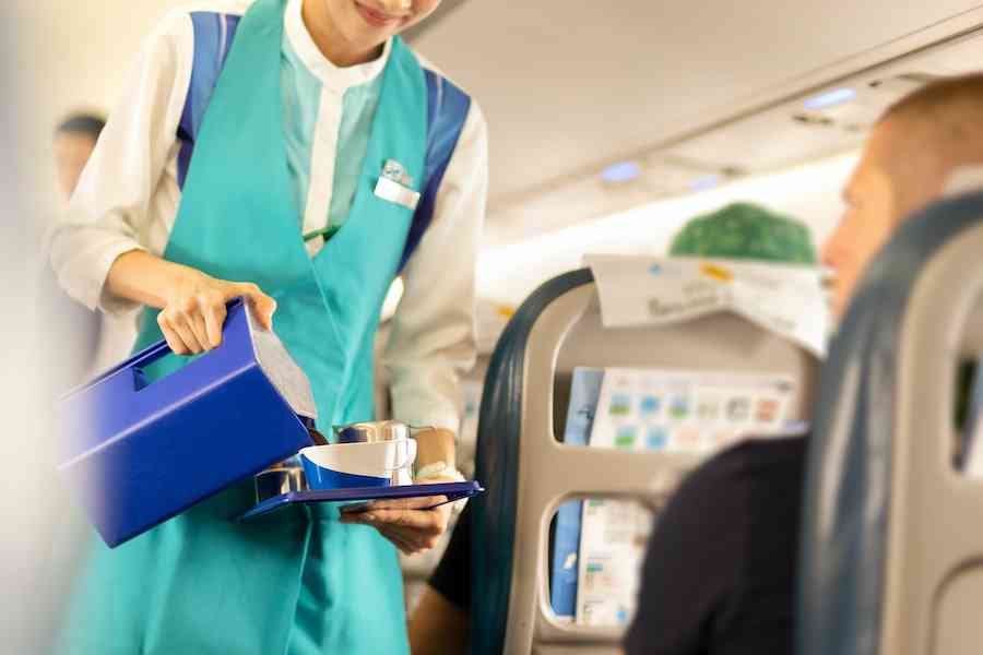 CAは物忘れが激しい？ 空の上で働く客室乗務員たちの「職業病」