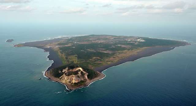 異常な地殻変動続く硫黄島　世界でも類を見ない隆起年1m、噴火も（朝日新聞デジタル） - Yahoo!ニュース