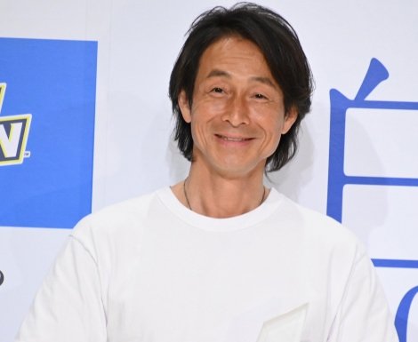 吉田栄作、結婚後初の公の場 “白T”ドレッサー受賞に笑顔「妻の手料理で祝杯を」 | ガールズちゃんねる - Girls Channel