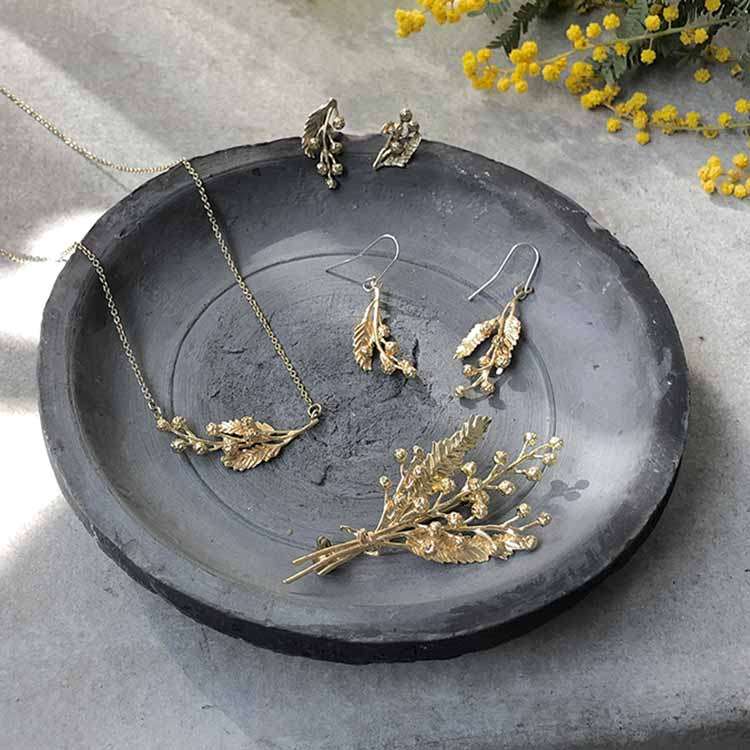 植物モチーフのアクセサリー