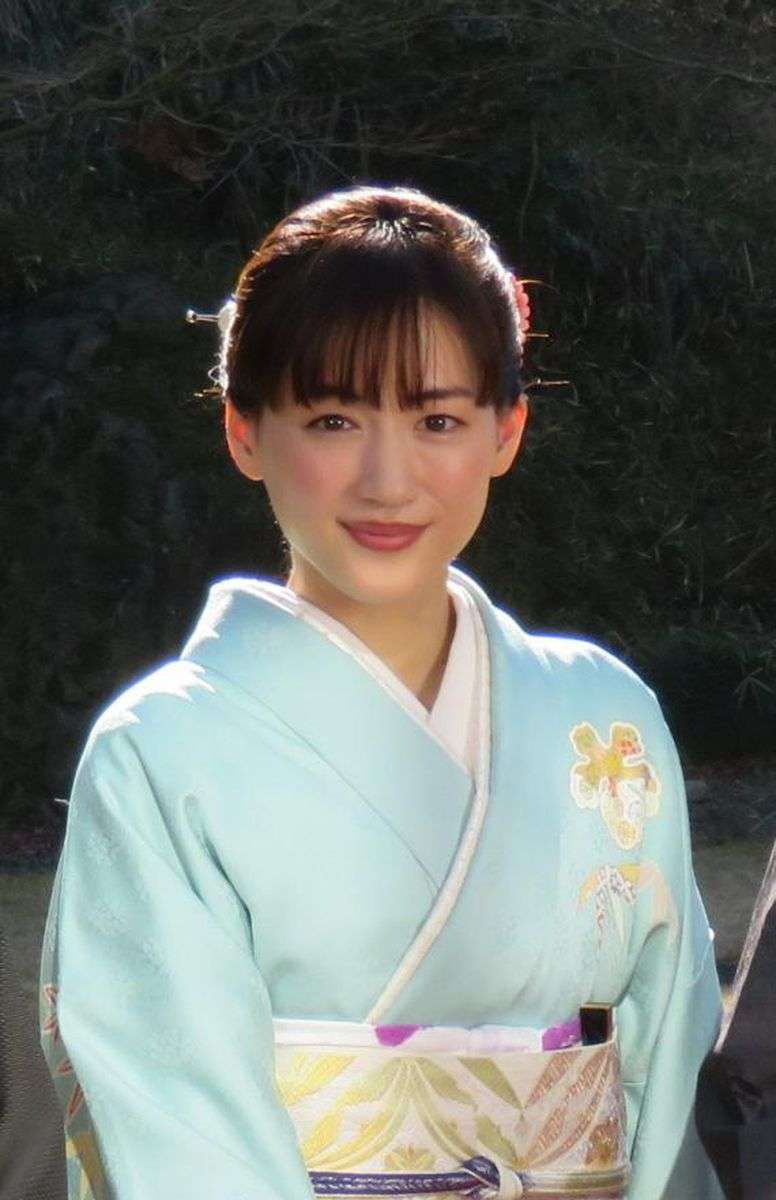 〝綾瀬無双〟健在！　安定した人気の綾瀬はるか、２０２１年のＣＭ出稿量３地区でベスト３　イメージ調査では女性の部１位に（夕刊フジ） - Yahoo!ニュース