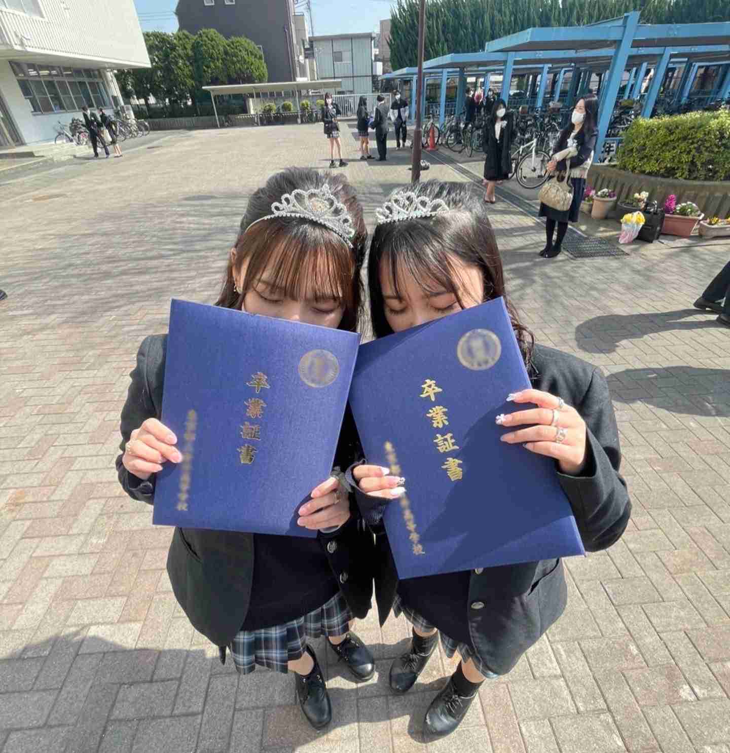 「第二ボタンはLINEで予約」「親へ花束サプライズ動画」…変わりゆく卒業式のイマドキ事情を調査