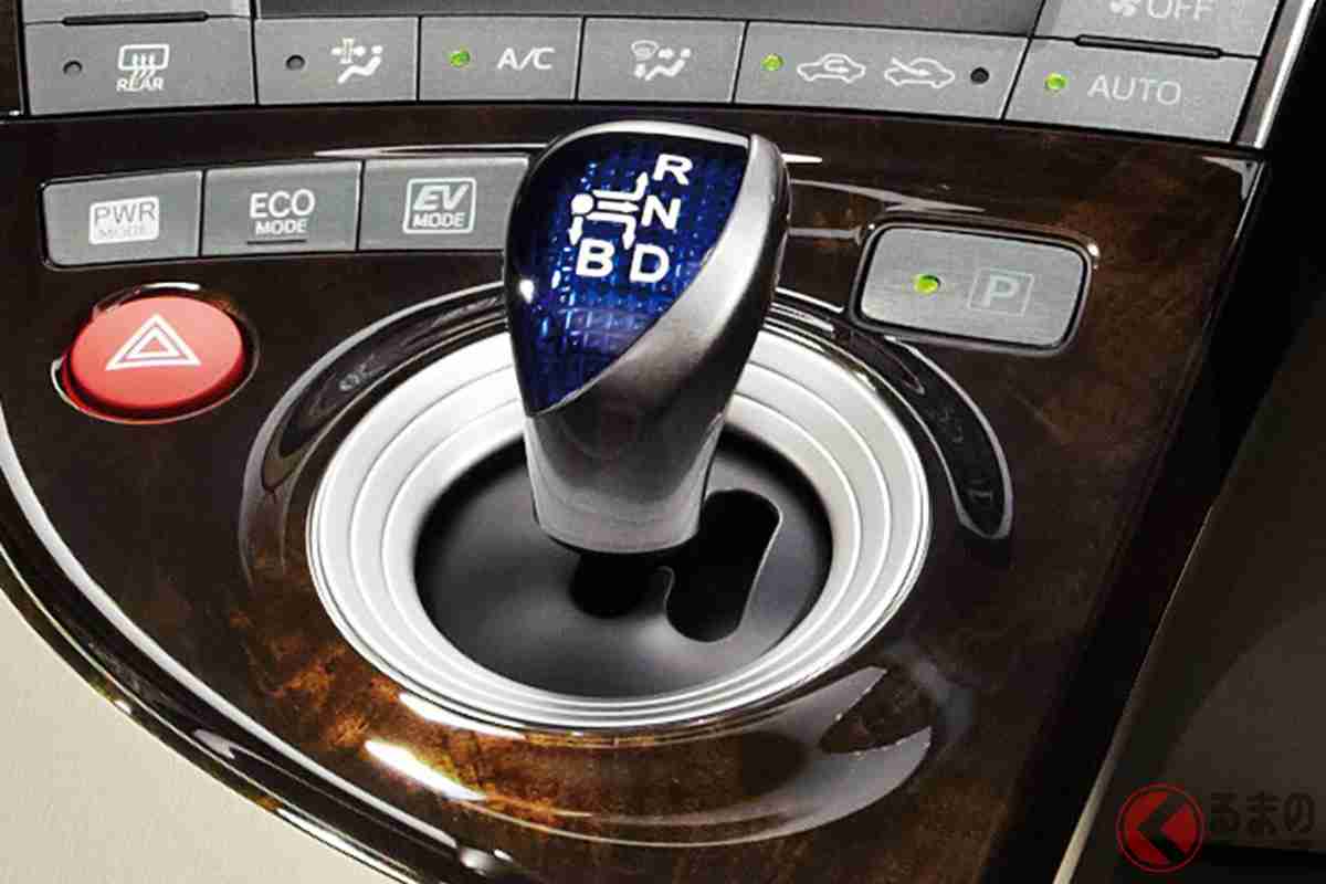 ホンダ新型「ステップワゴン」採用で話題! 「ボタン式シフト」実際どう思う? 賛否分裂なユーザーのリアルな意見とは?「進化受け入れるべき」の声も