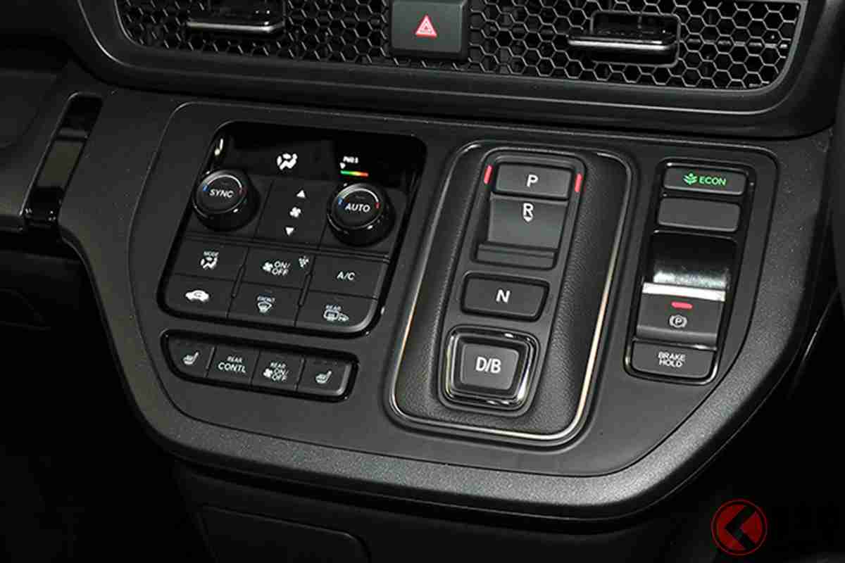 ホンダ新型「ステップワゴン」採用で話題！ 「ボタン式シフト」実際どう思う？ 賛否分裂なユーザーのリアルな意見とは？「進化受け入れるべき」の声も | くるまのニュース