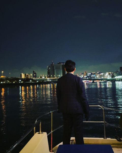 アンガールズ・田中卓志、夜景を見る男前ショット 「反町隆史さんかと」の声
