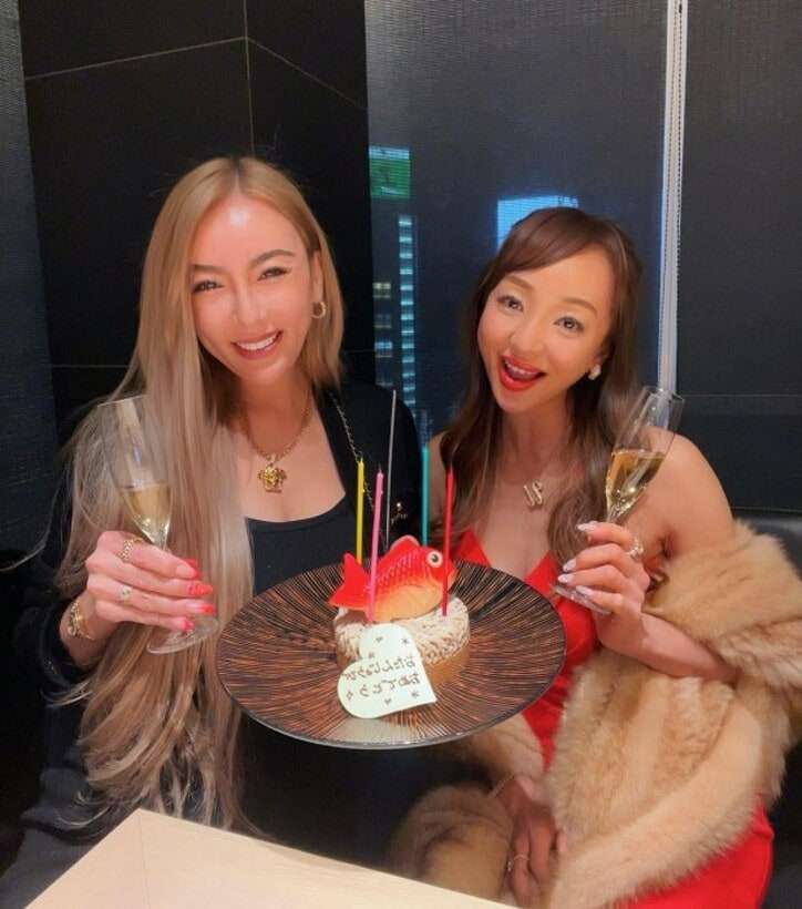 神田うの　ナイトブラにデニム姿披露「うのちゃんのくびれがほしい」「本当美しい」の声