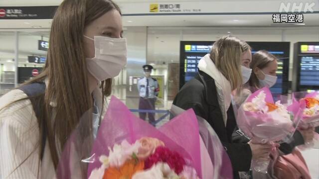 ウクライナから福岡の大学に入学の留学生3人 福岡空港に到着 | NHK | ウクライナ情勢