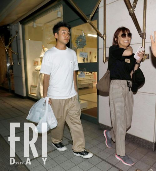 小林麻耶　梨園でも意外に賛同多く、海老蔵『團十郎襲名』への影響（FRIDAY） - Yahoo!ニュース