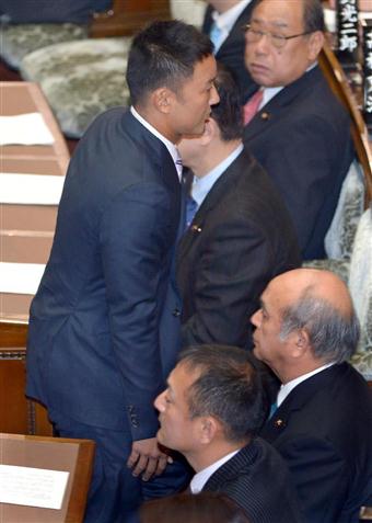 山本太郎氏、テロ非難の参院決議を棄権 - サッと見ニュース - 産経フォト