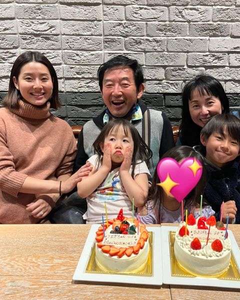 すみれも石田純一も笑顔!東尾理子が幸せファミリーショット公開 「家族みんなでいい誕生日」の声