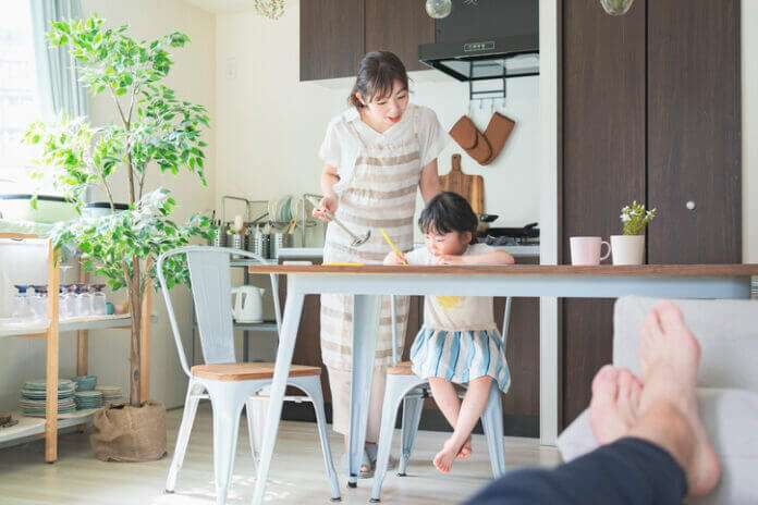 結婚したら仕事はどうする？ 専業主婦に向いている人の特徴とは | 恋学[Koi-Gaku]