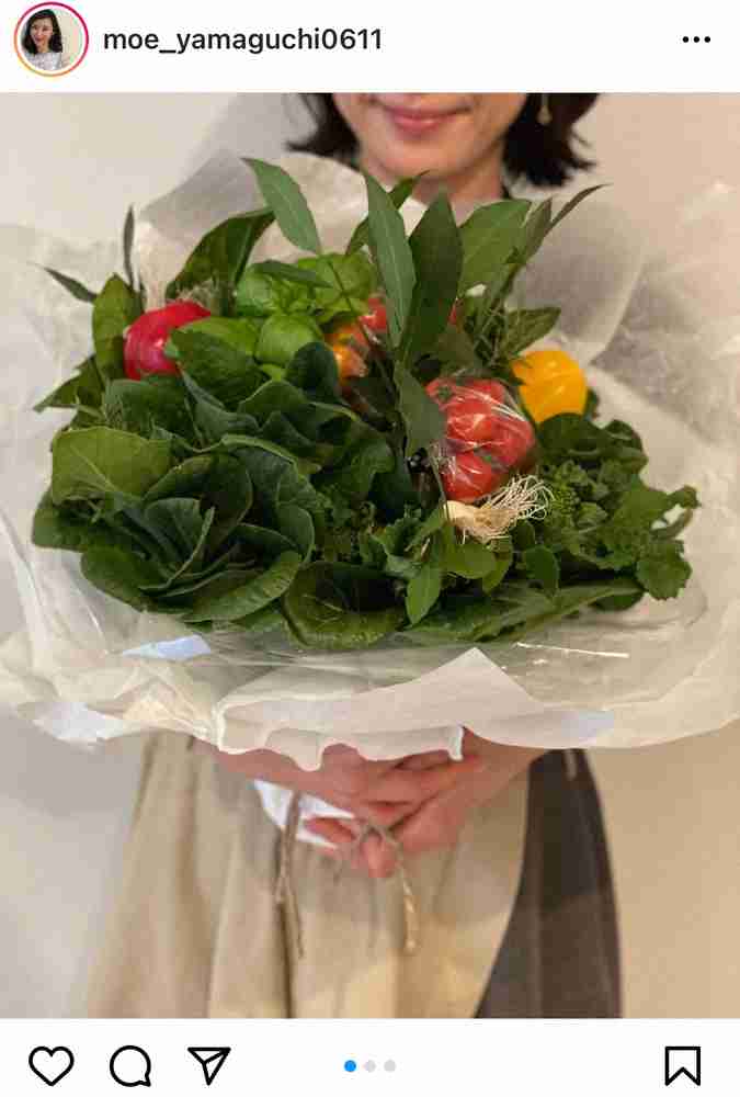 山口もえ “長女が撮影”ベジブーケ持った笑顔ショット披露に「娘ちゃん、写真お上手」「美しい」の声