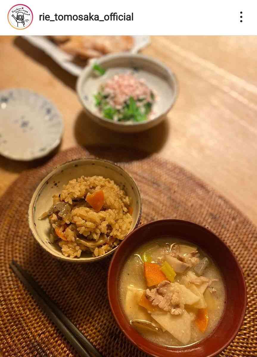 ともさかりえ、高２長男も喜んだ手作り和食夕飯を公開！炊き込みごはん、豚汁、お浸しなど : スポーツ報知