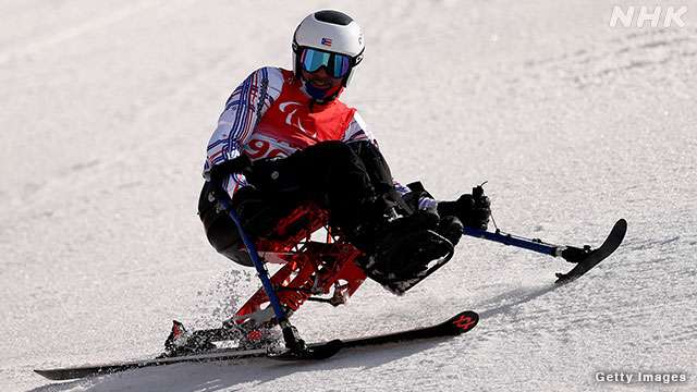 “雪がない” プエルトリコの選手 冬のパラリンピックに初出場 | パラスキーアルペン | NHKニュース