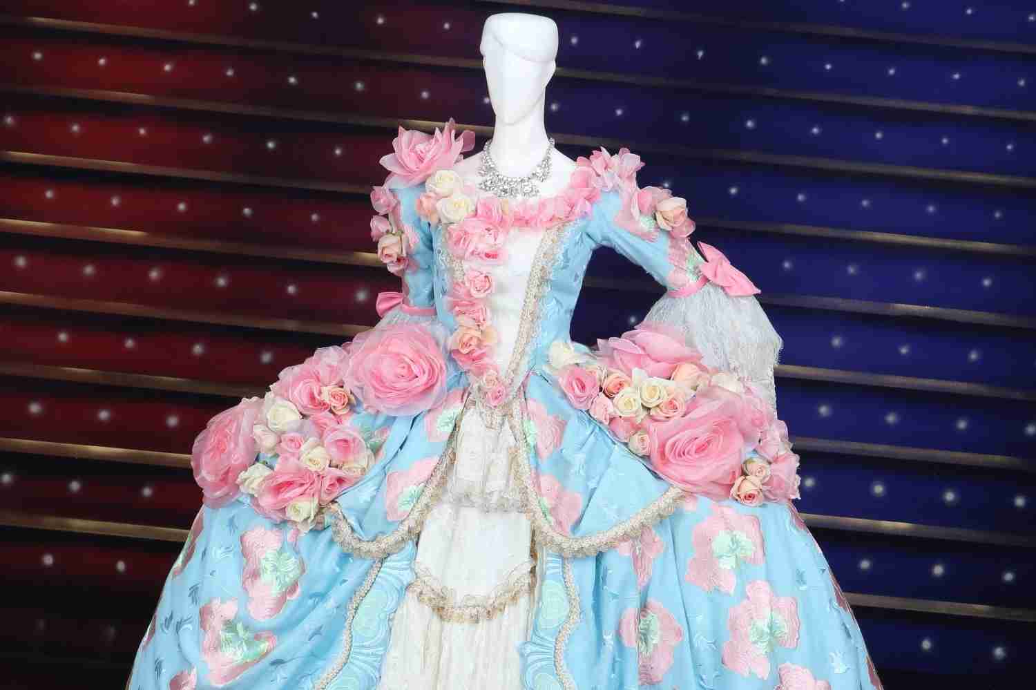 特別展「華麗なる宝塚歌劇衣装の世界」神戸ファッション美術館で、ドレスやデザイン画など約120点 - ファッションプレス