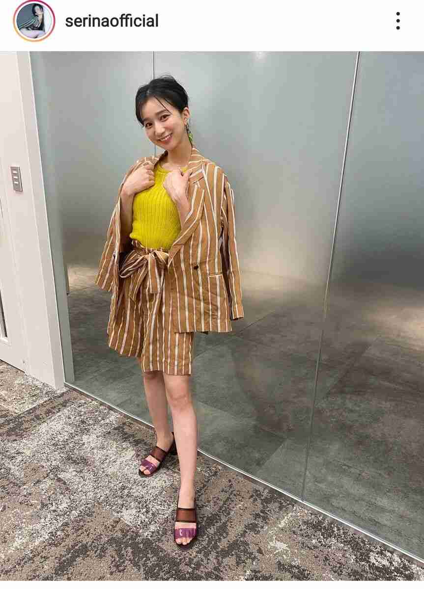 芹那、生足＆背中見せた36歳最新ショットに絶賛の声「相変わらず可愛い」「一段といい女」