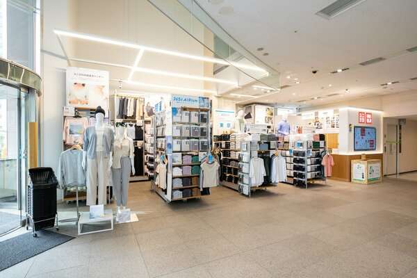きっかけは職員の投書! ユニクロが“病院内”に初出店。ならではの商品も…背景に「新しい病院の在り方」