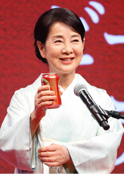 吉永小百合、20年ぶりビールのCM ゴクゴク泡まで味わい「私もホップしたい!」日本産ホップに満足