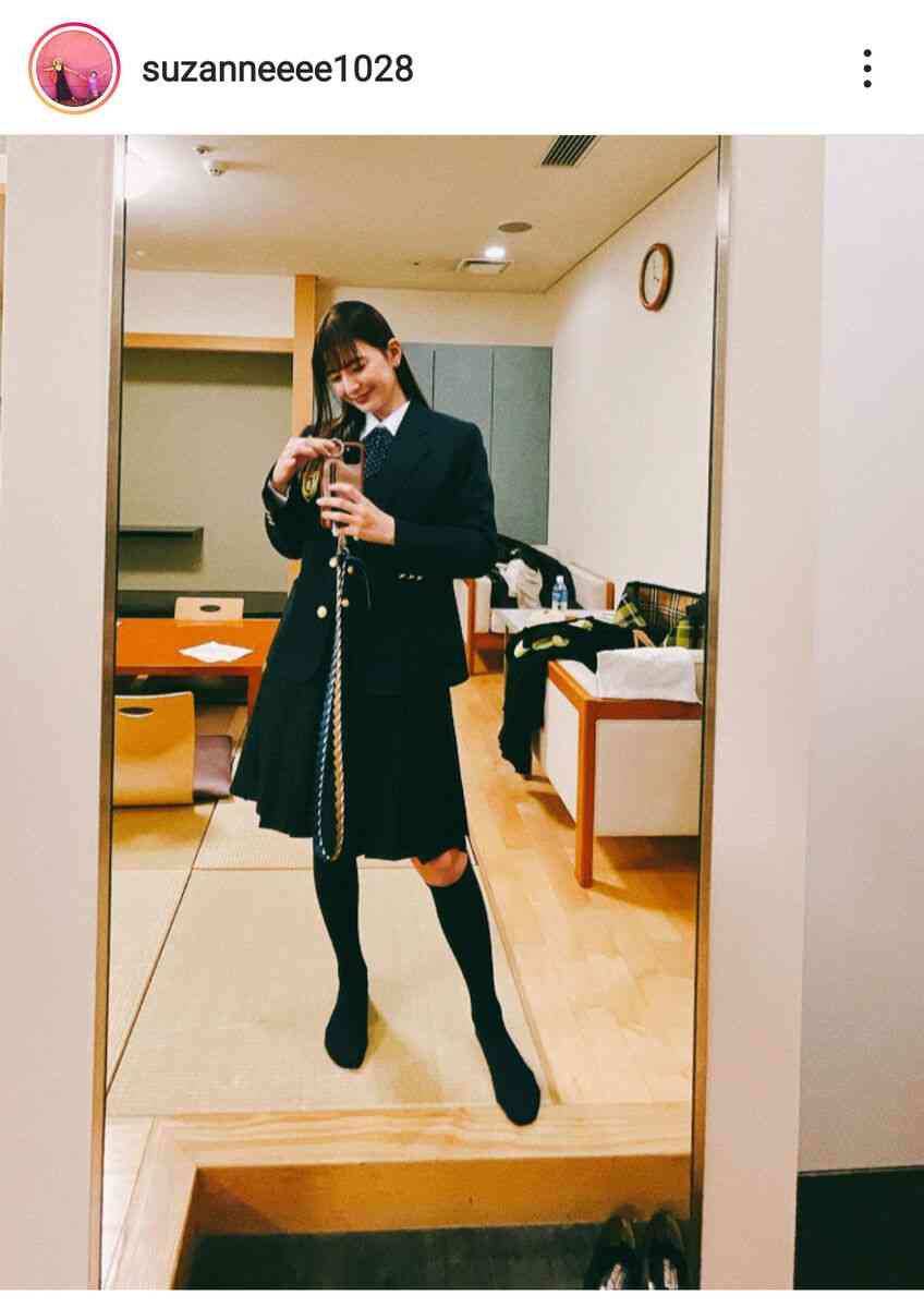 スザンヌ、35歳での高校卒業を報告！制服姿で「生まれてはじめて学ぶ楽しさを知りました」