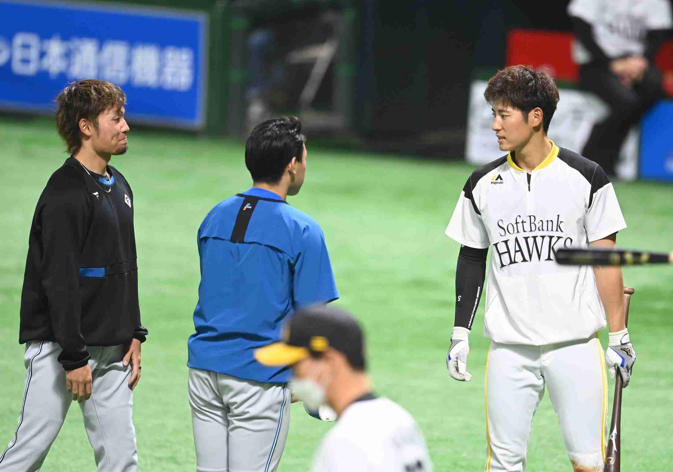 １試合２死球を謝罪　日本ハム・伊藤、根本がソフトバンク・上林に歩み寄る（デイリースポーツ） - Yahoo!ニュース