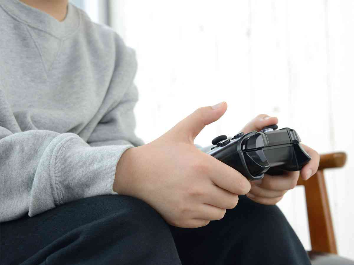 息子が帰宅すると、祖父が骨折していた　その後の行動に「なんていい子…」  –  grape [グレイプ]