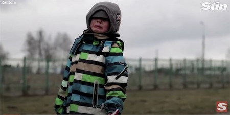 幼い男の子が泣きながら1人でウクライナから国境越え…手には「ぬいぐるみとチョコレート」＝韓国報道（WoW!Korea） - Yahoo!ニュース
