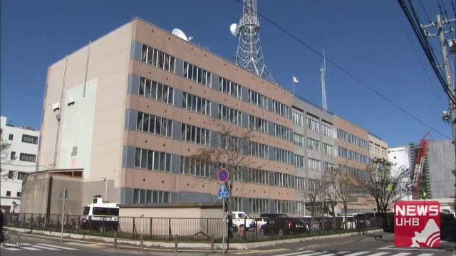 陸橋を歩いていた40代女性を押し倒し「黙れ」太もも触る 強制わいせつ未遂で40歳男を逮捕　釧路市