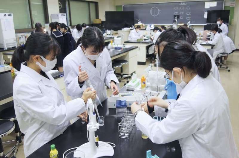 「生徒の３分の２が理系」という女子校が崩す、親世代の“思い込み” 男子ばかりの理系、背景にあるジェンダーバイアス