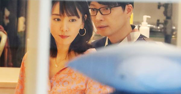 星野源“演技にアドバイスしない”新垣結衣と円満の陰で守る夫婦ルール | 女性自身