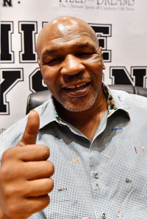 マイク・タイソン氏、乗客殴打騒動の前に大麻関連イベント　ジョイント吸う姿目撃と海外メディア - ハリウッド : 日刊スポーツ