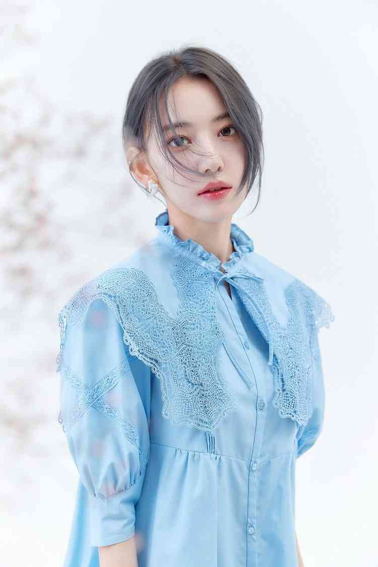 宮脇咲良『LILYBROWN』SPモデルに　本人の“好き”詰め込んだコラボアイテムも発売 | ORICON NEWS