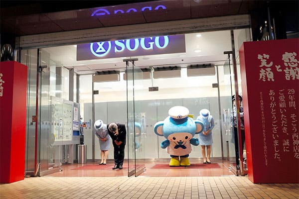 滅亡の危機に瀕する百貨店…デヴィ夫人や泉麻人氏らに聞く再生のカギ「全フロアをデパ地下にしちゃえばいい」 | Smart FLASH/スマフラ[光文社週刊誌]