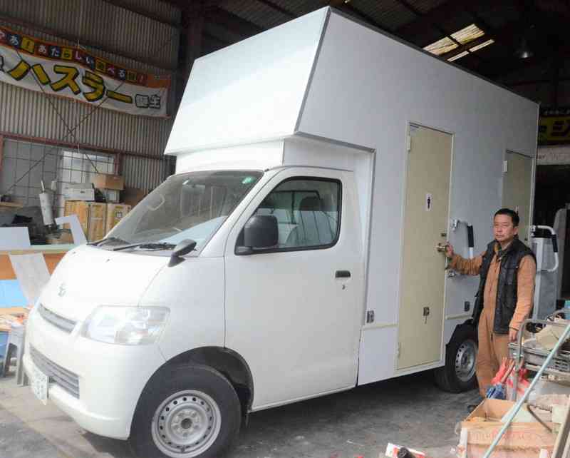 まるで住宅用、快適「トイレカー」　随所に女性への配慮