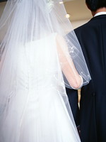 「ご報告」婚約を発表、本田翼にそっくり「本田翼より美人かも」 - いまトピランキング