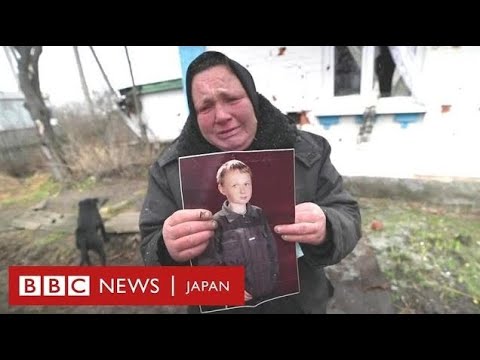 一人息子をロシア軍に殺され……自らの手で埋葬した母イリナさん - YouTube