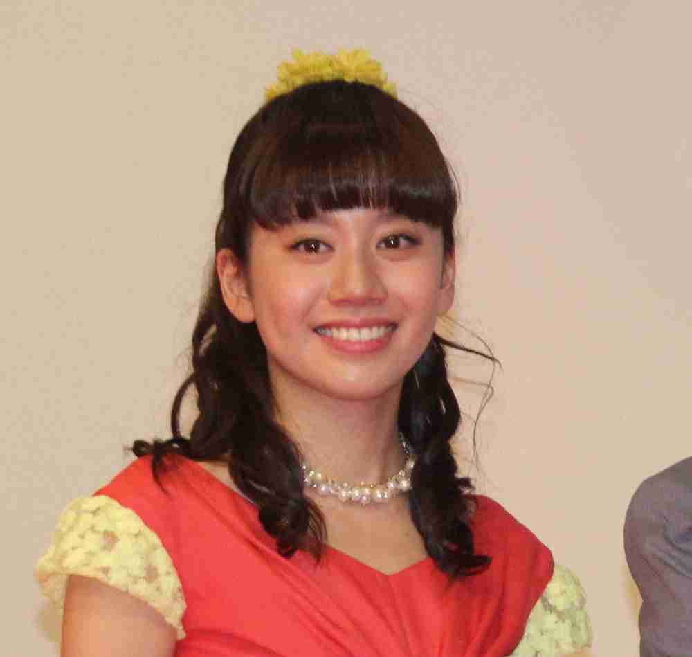 おかいつ“あつこお姉さん”卒業後テレビ初出演！「スピッツ・くるりが大好き」紹介にネット興奮
